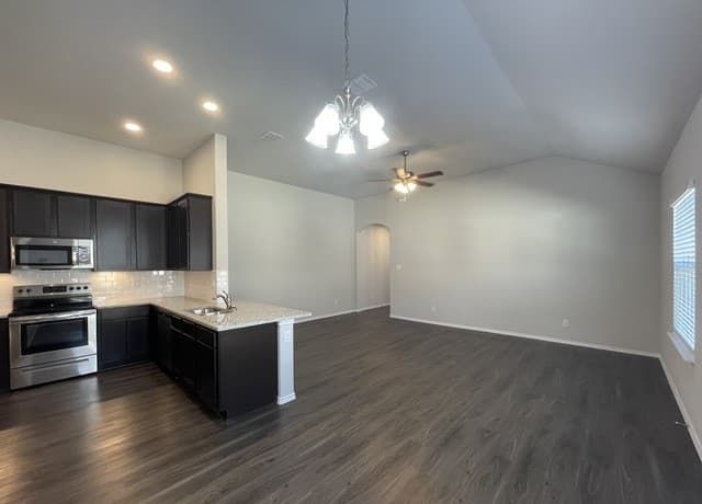 rental at 9216 Canyon Bnd in Converse, TX — photo 4