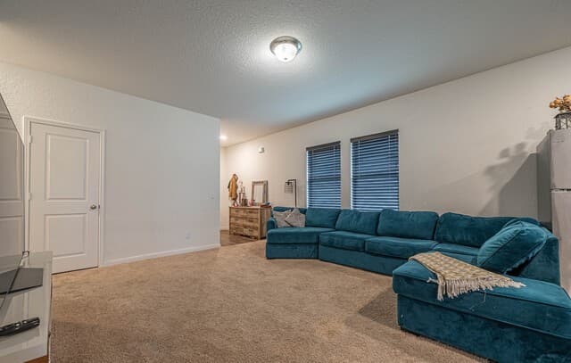 3-bedroom rental at 13513 Flower Pond in St Hedwig, TX — photo 5