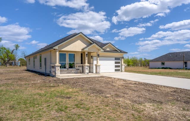Home for sale at 12623 Toro Drive in Atascosa, TX — photo 3