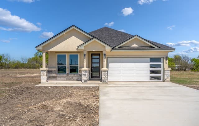 Home for sale at 12623 Toro Drive in Atascosa, TX — photo 4