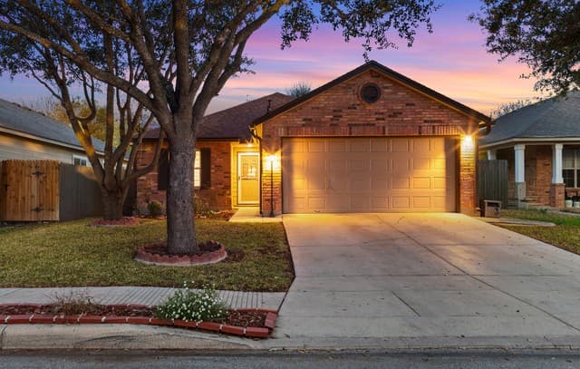 3-bedroom rental at 6019 Old Chimney in San Antonio, TX — photo 5