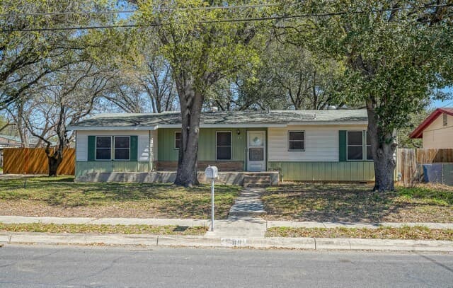 3-bedroom rental at 2810 Kaiser in San Antonio, TX — photo 1