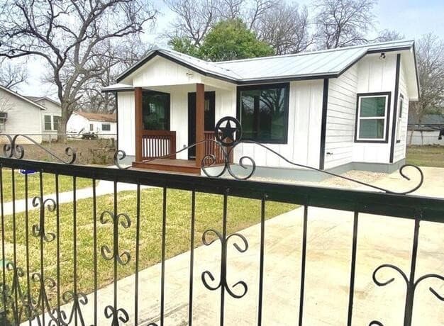 3-bedroom rental at 1307 Ceralvo in San Antonio, TX — photo 4