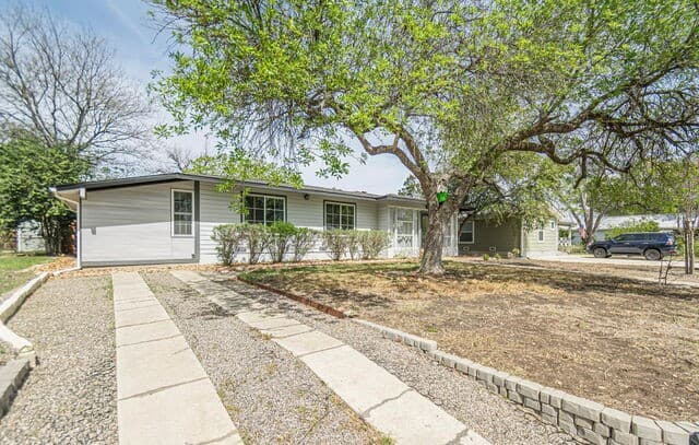 Home for sale at 227 Devonshire Dr in San Antonio, TX — photo 4