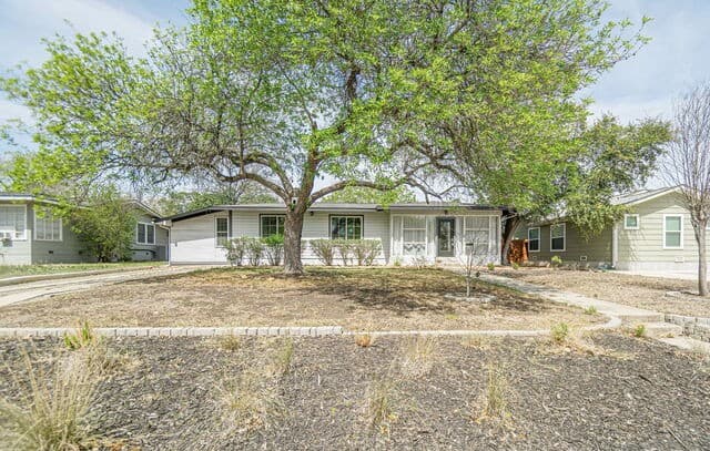 Home for sale at 227 Devonshire Dr in San Antonio, TX — photo 5