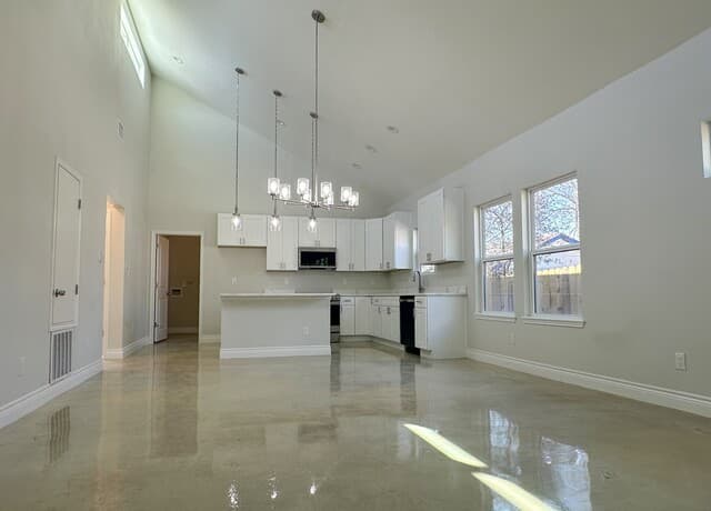 3-bedroom rental at 1722 Center St in San Antonio, TX — photo 4