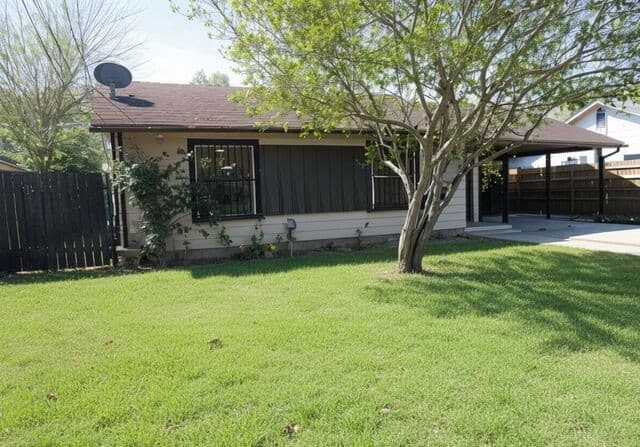 3-bedroom rental at 1210 McCauley in San Antonio, TX — photo 3