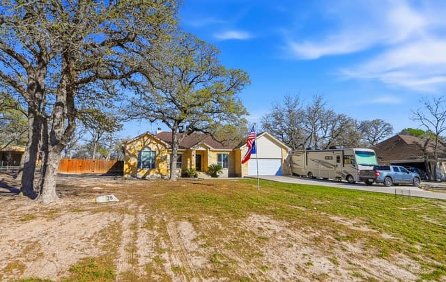 Home for sale at 528 Jacobs in La Vernia, TX — photo 4
