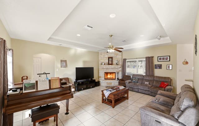 Home for sale at 528 Jacobs in La Vernia, TX — photo 5