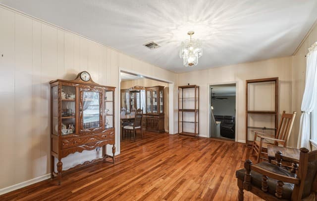 3-bedroom rental at 6730 E Loop 1604 S in Adkins, TX — photo 5