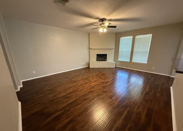 4-bedroom rental at 4523 Orchard Rim in San Antonio, TX — photo 3