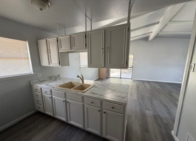 3-bedroom rental at 4843 Castle Shield in San Antonio, TX — photo 5