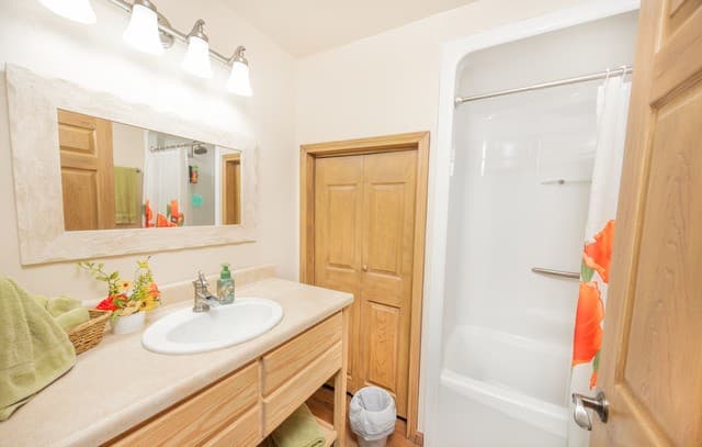 3-bedroom rental at 15980 County Road 582 in LaCoste, TX — photo 5