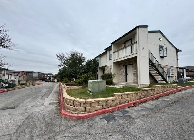 1-bedroom rental at 4949 Hamilton Wolfe Unit 9201 in San Antonio, TX — photo 2