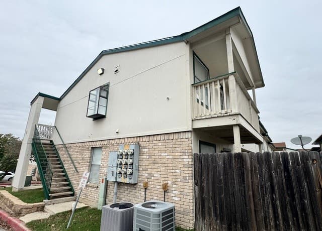1-bedroom rental at 4949 Hamilton Wolfe Unit 9201 in San Antonio, TX — photo 4