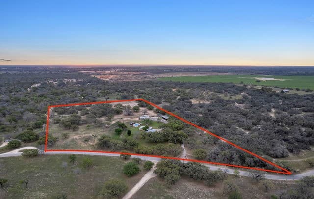 4-bedroom rental at 2112 Eichman Rd in Poteet, TX — photo 3