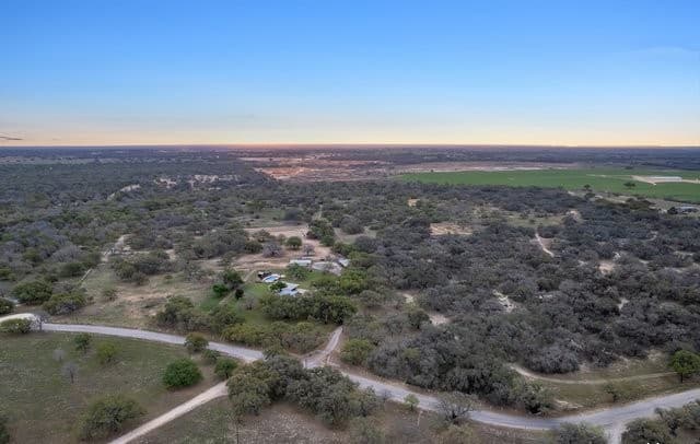 4-bedroom rental at 2112 Eichman Rd in Poteet, TX — photo 5