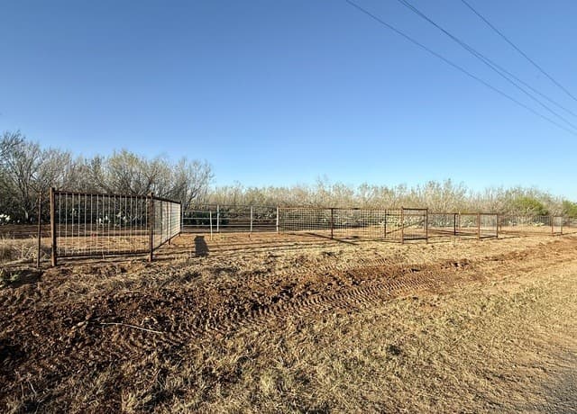 rental at 2175 County Road 332 in Charlotte, TX — photo 1
