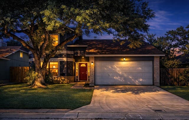 3-bedroom rental at 8426 Maple Ridge in San Antonio, TX — photo 1