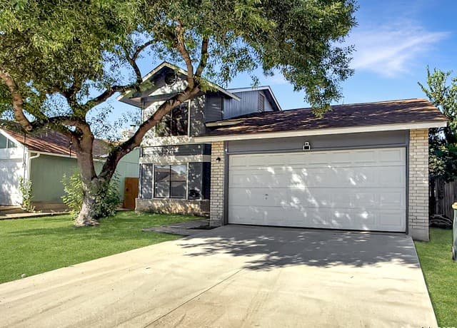 3-bedroom rental at 8426 Maple Ridge in San Antonio, TX — photo 3