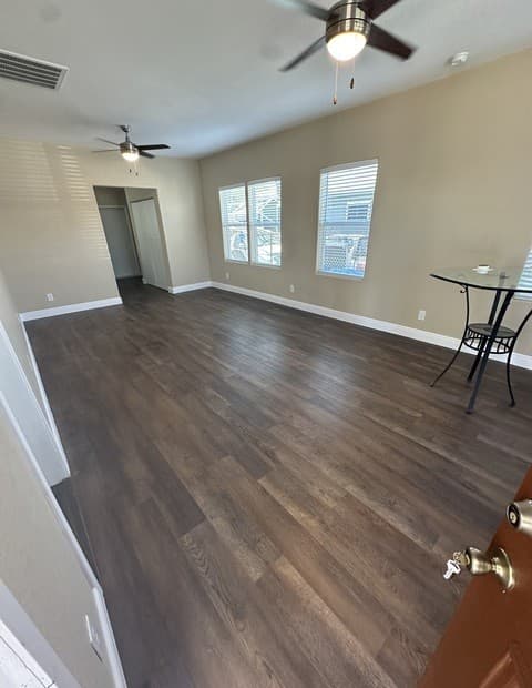 2-bedroom rental at 918 Sacramento in San Antonio, TX — photo 2