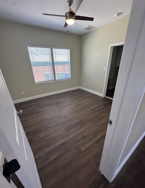 2-bedroom rental at 918 Sacramento in San Antonio, TX — photo 4