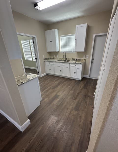 2-bedroom rental at 918 Sacramento in San Antonio, TX — photo 5