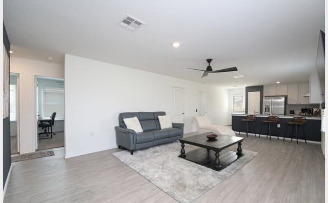 3-bedroom rental at 10203 Asta Trail in San Antonio, TX — photo 4
