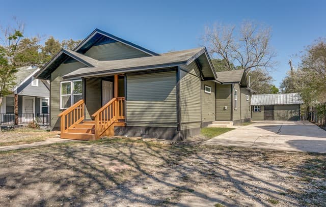 3-bedroom rental at 1231 McKinley in San Antonio, TX — photo 3
