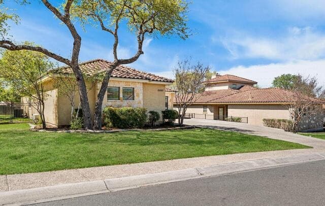 3-bedroom rental at 25007 Estancia in San Antonio, TX — photo 3