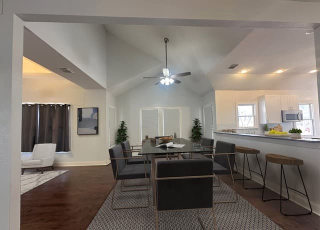 3-bedroom rental at 114 Yale in San Antonio, TX — photo 4