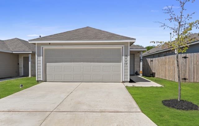3-bedroom rental at 6447 Raquel in San Antonio, TX — photo 1