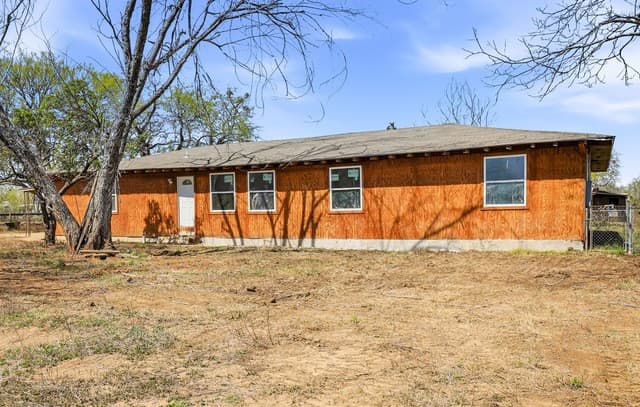 5-bedroom rental at 11515 Ford in Adkins, TX — photo 1