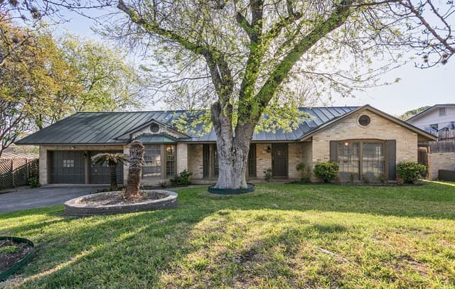 3-bedroom rental at 7506 Robin Rest in San Antonio, TX — photo 1