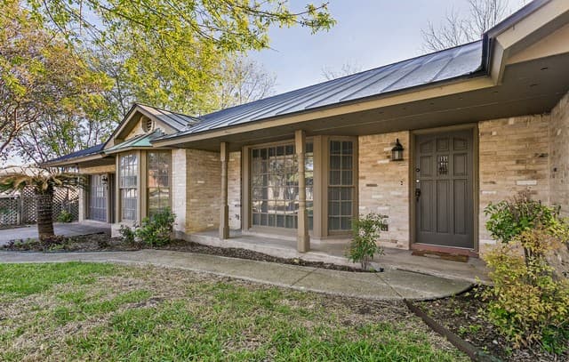 3-bedroom rental at 7506 Robin Rest in San Antonio, TX — photo 3