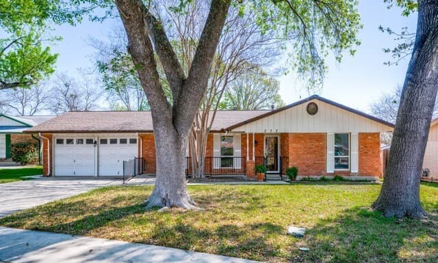 3-bedroom rental at 302 Cordoba in Universal City, TX — photo 2