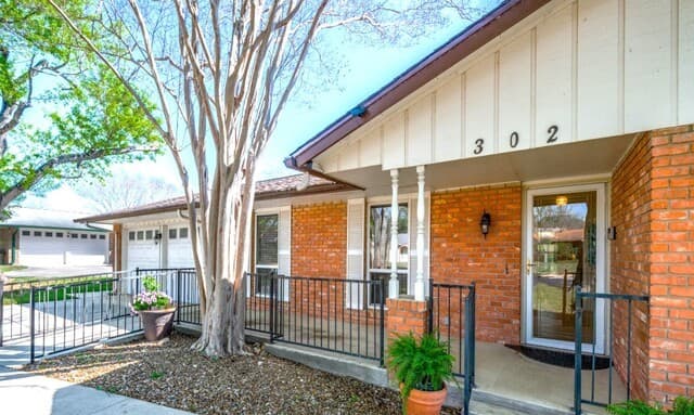 3-bedroom rental at 302 Cordoba in Universal City, TX — photo 4