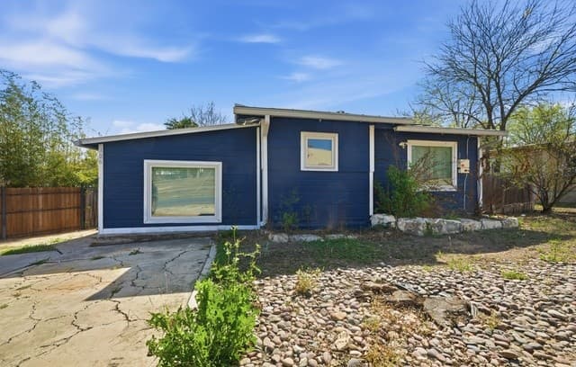 4-bedroom rental at 126 Zachry in San Antonio, TX — photo 1