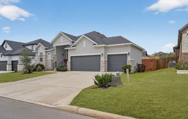 Home for sale at 164 Jereth Crossing in Castroville, TX — photo 5