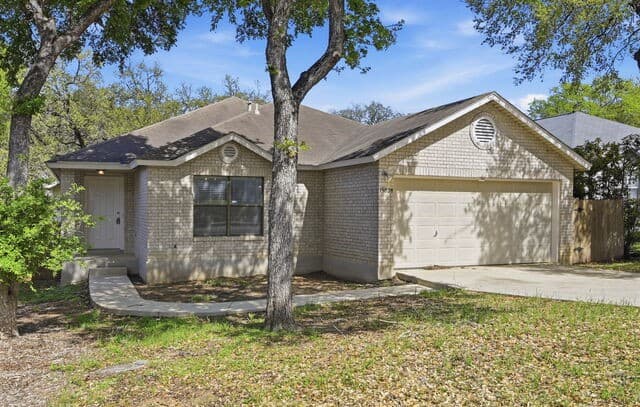 3-bedroom rental at 15824 Lomita Springs in San Antonio, TX — photo 2