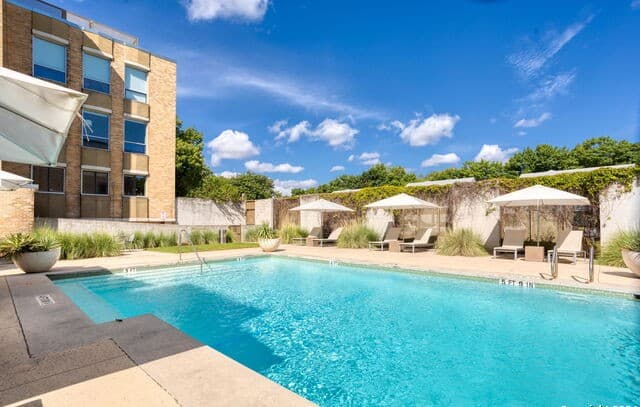 2-bedroom rental at 1115 S Alamo St Unit 3204 in San Antonio, TX — photo 3