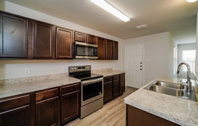 3-bedroom rental at 5231 Blue Ranch in San Antonio, TX — photo 3