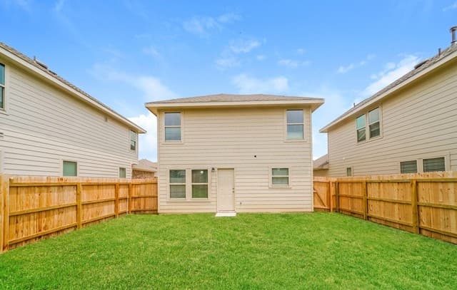 3-bedroom rental at 5215 Jade Crossing in San Antonio, TX — photo 3