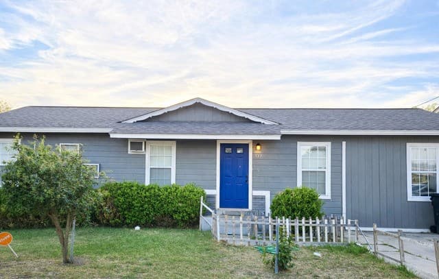 4-bedroom rental at 527 Griggs in San Antonio, TX — photo 1