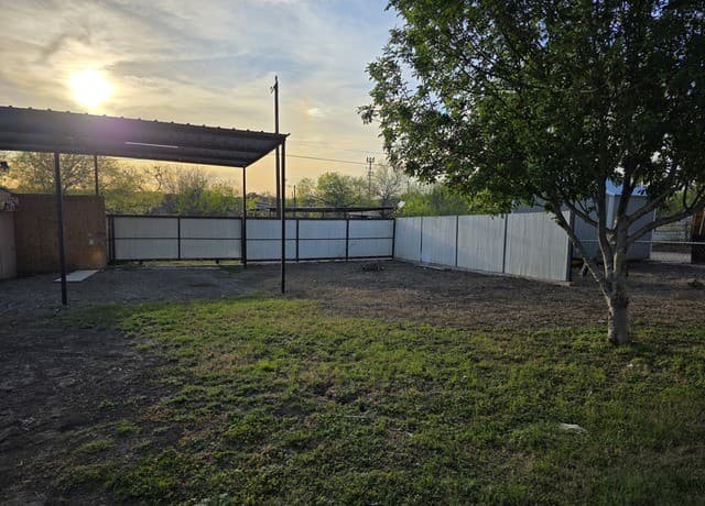 4-bedroom rental at 527 Griggs in San Antonio, TX — photo 5