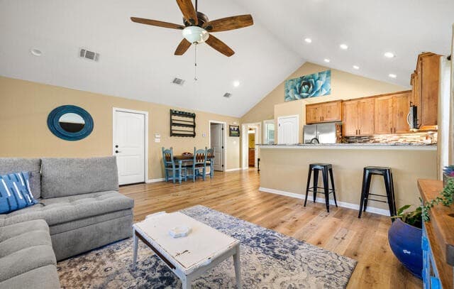 2-bedroom rental at 1306 Live Oak in Spring Branch, TX — photo 5