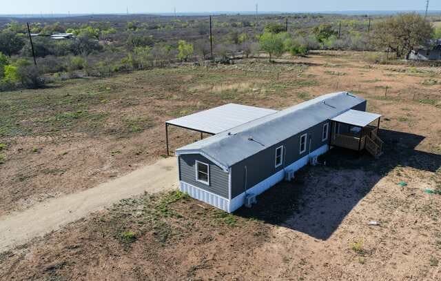 3-bedroom rental at 2811 County Road 467 in Devine, TX — photo 3