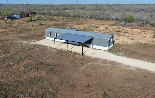 3-bedroom rental at 2811 County Road 467 in Devine, TX — photo 5