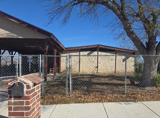 4-bedroom rental at 7526 Apple Valley in San Antonio, TX — photo 3