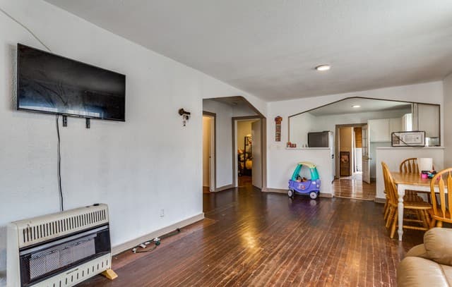 3-bedroom rental at 446 Blue Bonnet St. in San Antonio, TX — photo 3